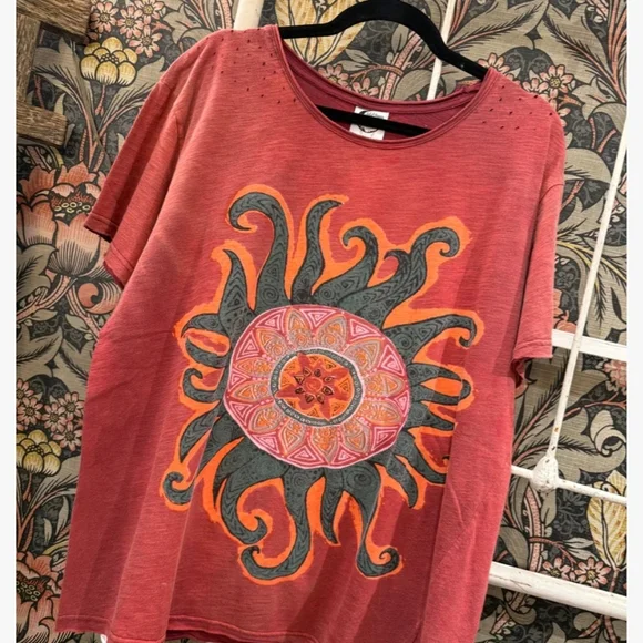 ***1 LEFT, S/M***NEW Jaded Gypsy Solar Burst Wine Moon Dance Tee - Picture 3 of 5